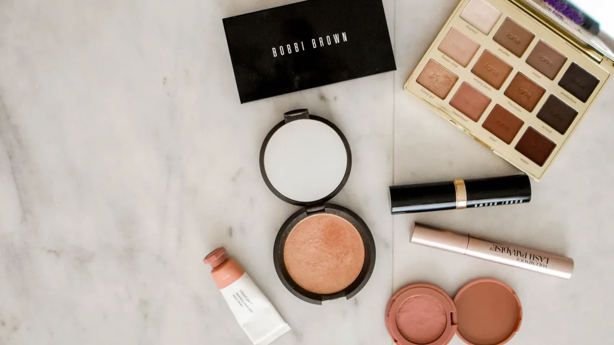 Makeup Bags That Keep Daily Products Easy to Find lifestyle photograph